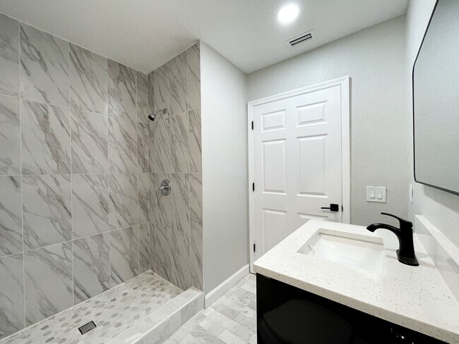 Building Photo - 2860 35th St S