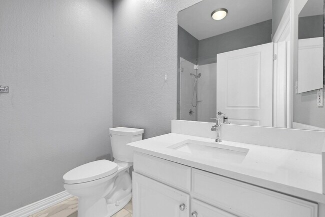 Building Photo - $1,530.00 - 1 Bed, 1 Bath Condo in Denver in Great Location!