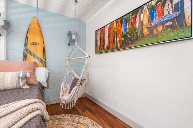 Building Photo - Beautiful Fully Furnished, 2 Bed, 1 1/2 Bath, Oceanview Condo with Pool