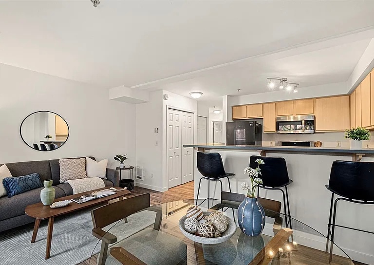 Building Photo - 600 N 85th St