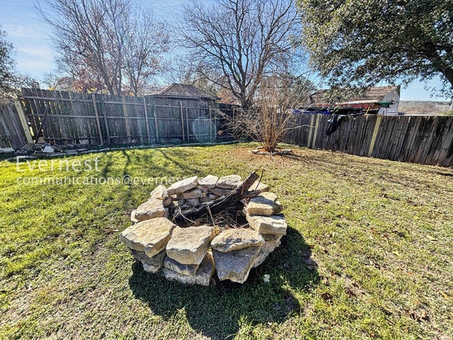 Building Photo - 915 Pyegrave Pl