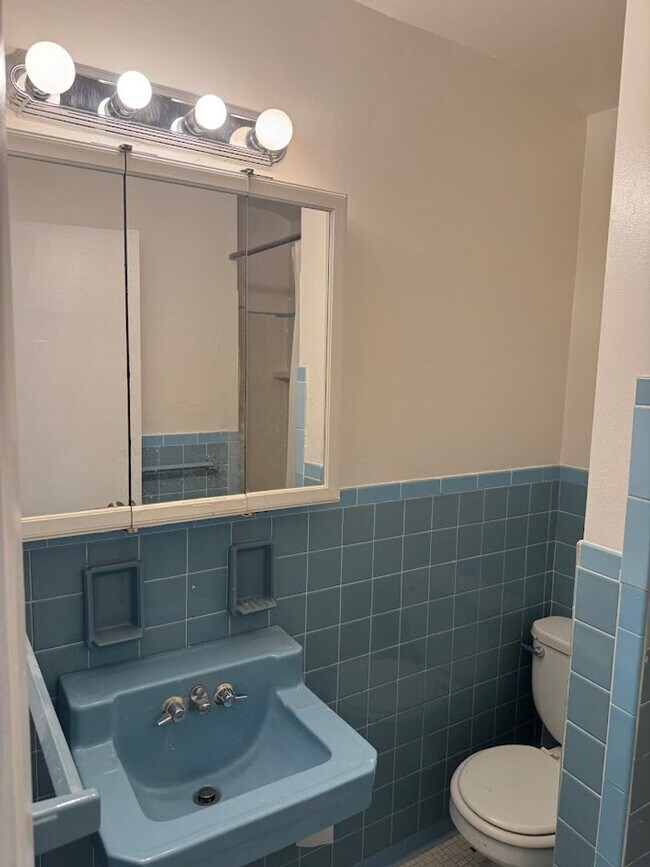 Building Photo - 5603 Fair Oaks St