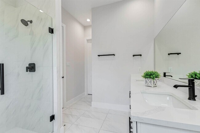 Building Photo - 2310 Campbell Rd