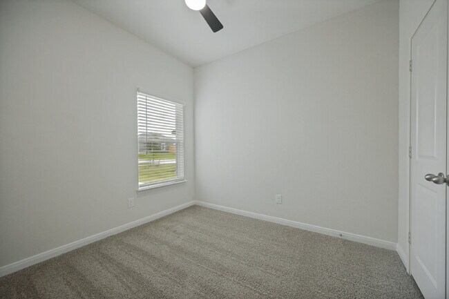 Building Photo - Modern 3BR Home with Open Floor Plan in Ponder, TX