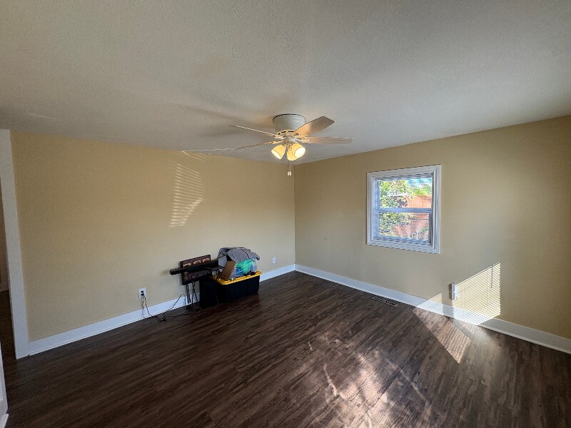 Building Photo - 2026 Penrose Dr