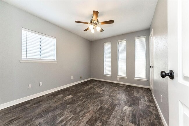 Building Photo - 405 Bellmar Ln