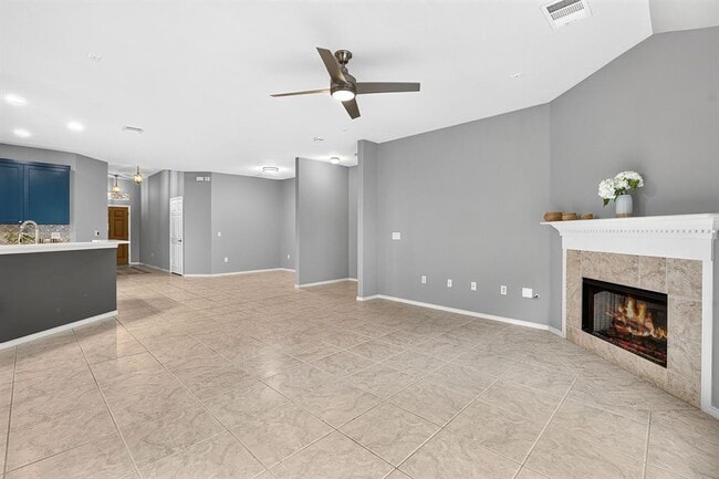 Building Photo - 516 Carismatic Ln