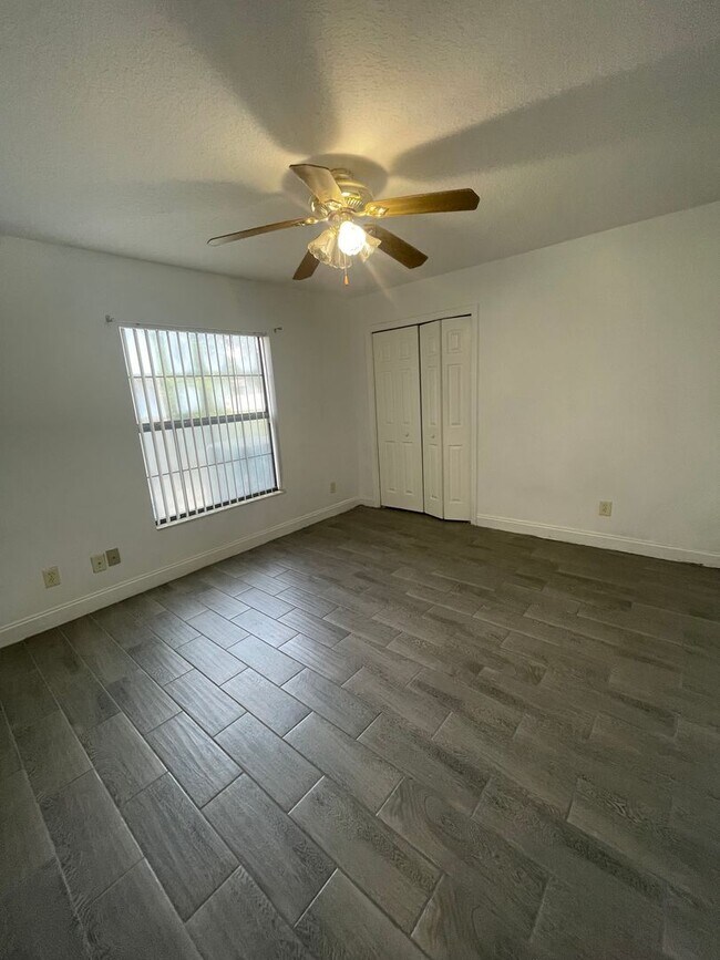 Building Photo - Spacious 4-Bedroom Pool Home – 2 Primary S...