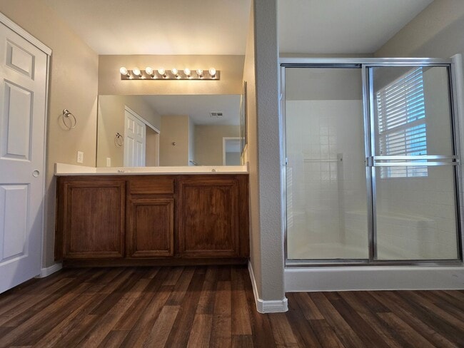 Building Photo - A Stunning 3 Bedroom Home in Henderson