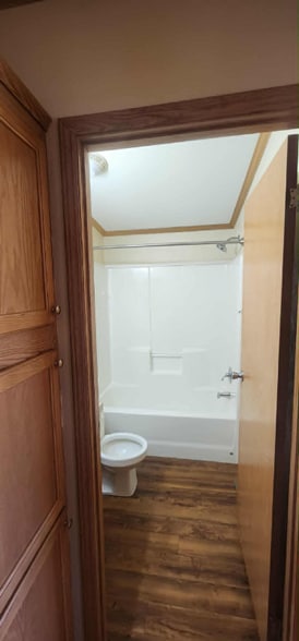 Building Photo - 500 N Walnut St