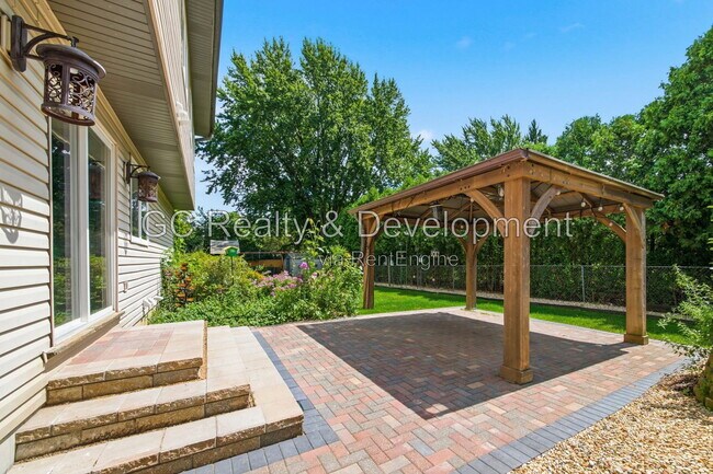 Building Photo - 1007 Forest Dr