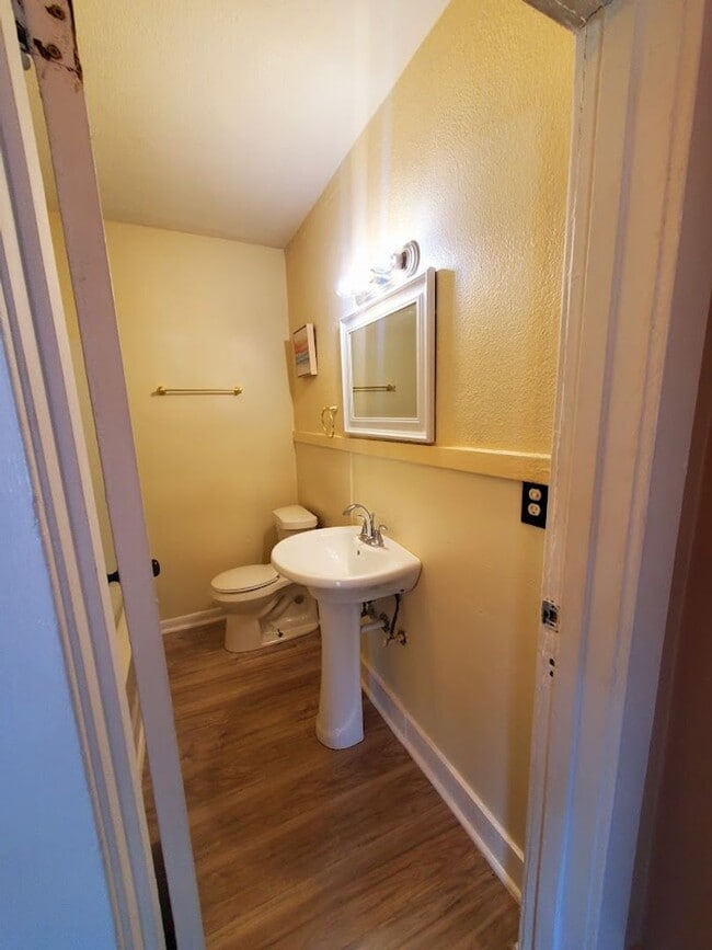 Building Photo - Affordable 2 Bed 1 Bath Home Close to Downtown Pensacola