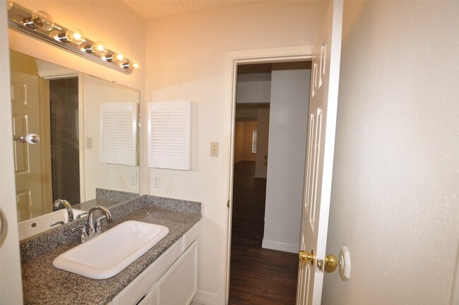 Building Photo - 2706 Sunbird Dr