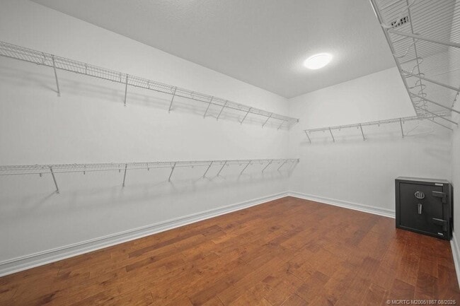Building Photo - 5286 SW Pomegranate Way