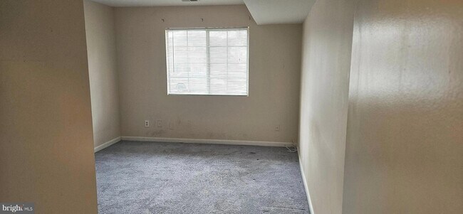 Building Photo - 4906 Columbia Rd