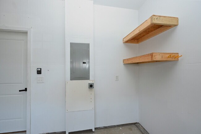 Building Photo - Updated Gallatin Townhome | 3BR + Garage, W/D Included