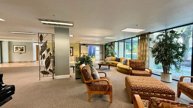 Building Photo - Beautiful Apartment on E Kiowa