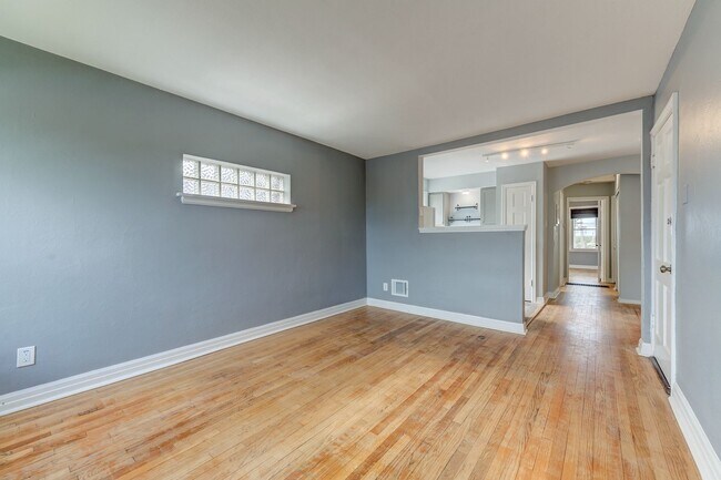 Building Photo - 4948-4948 Kemper Ave