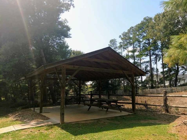 Building Photo - 220 Elm St