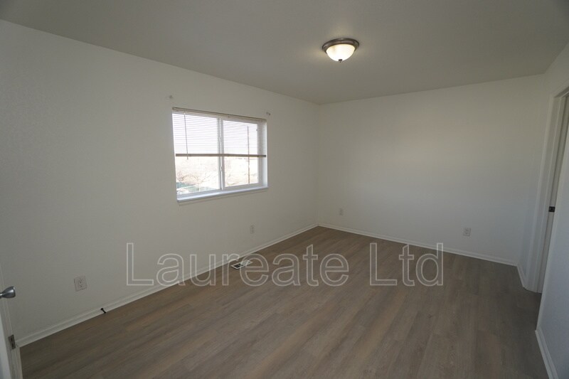 Building Photo - 2995 W Yale Ave