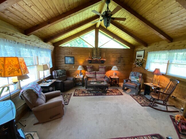 Living Room - 1931 Middlebrook Rd