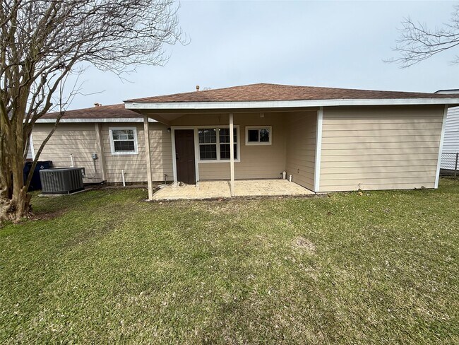 Building Photo - 7225 Hummingbird Ln