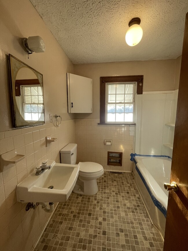 Building Photo - 270 Crescent Ln