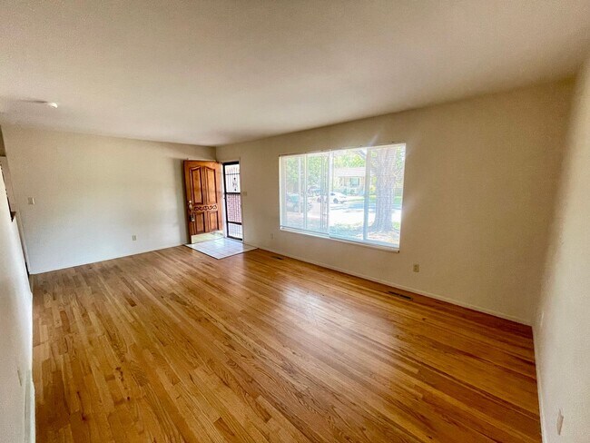 Building Photo - Charming 3 Bed, 2 Bath Home Near CSU & Old Town Fort Collins!