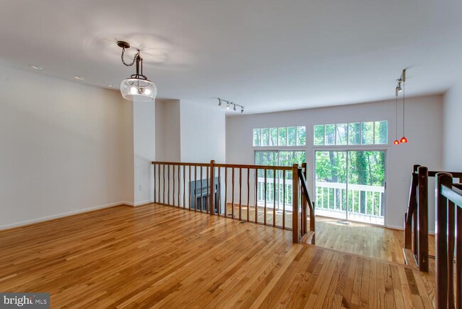 Building Photo - 11121 Watermans Dr