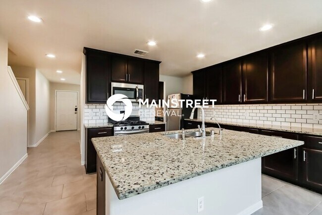 Building Photo - 4 Bedroom Pet-Friendly Home in ROSHARON, TX with Main Street Renewal