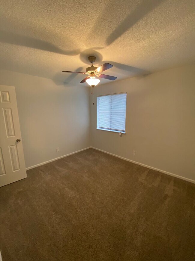 Building Photo - Ivy Street Duplex