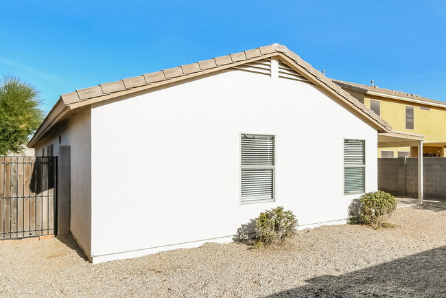 Building Photo - 1835 W Desert Canyon Dr