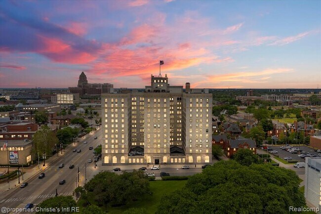 Building Photo - 15 E Kirby St