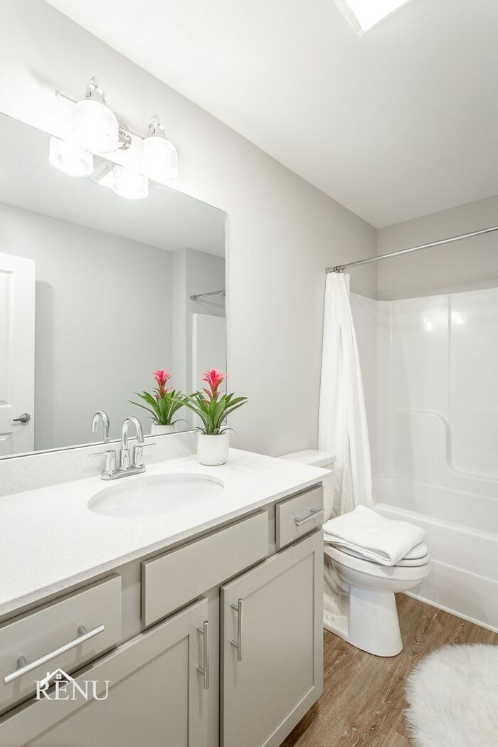 Building Photo - 2341 E 18th St