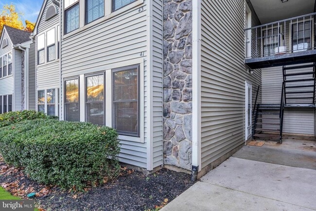 Building Photo - 41 Summit Ct