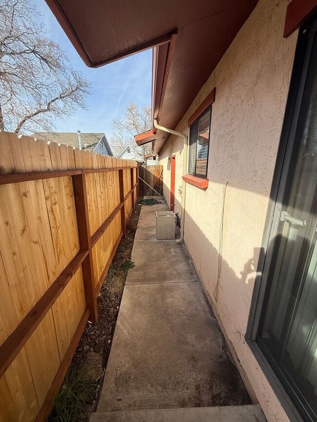 Building Photo - 2 BEDROOM 2BATHROOM WITH 2 CAR GARAGE IN HEART OF MIDTOWN