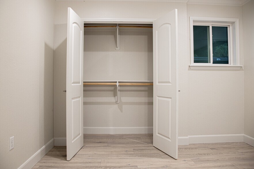 4th bedroom closet - 3619 Braeswood S Blvd