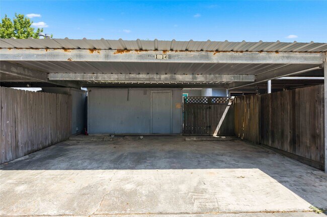Building Photo - 1814 Country Village Blvd