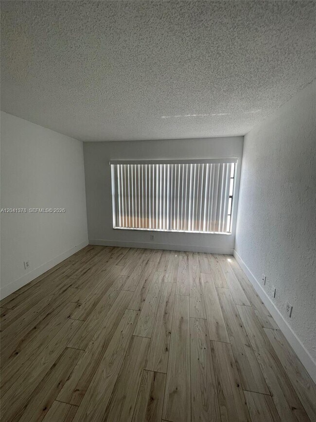 Building Photo - 2580 Coral Springs Dr