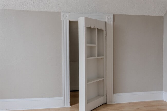 Building Photo - 21 John St