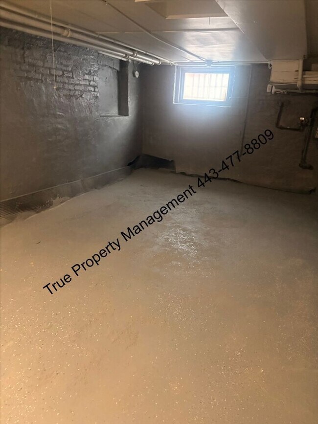 Building Photo - 501 N Streeper St