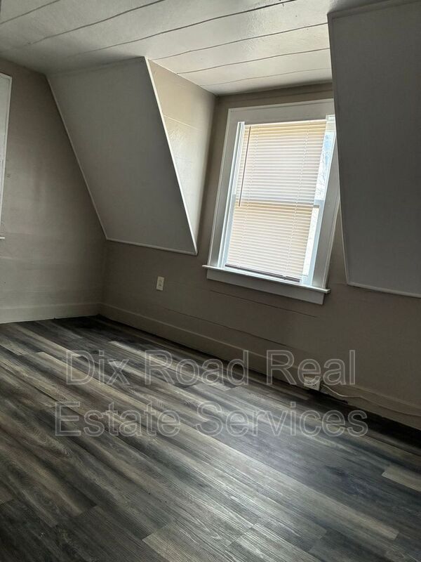 Building Photo - 2217 Winton St