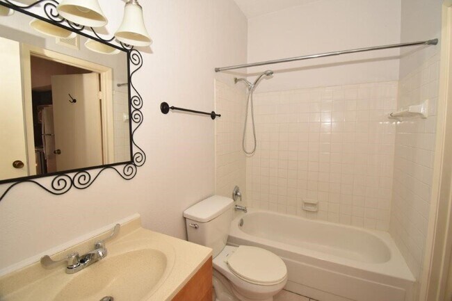 Building Photo - 6602 Harbor Town Dr