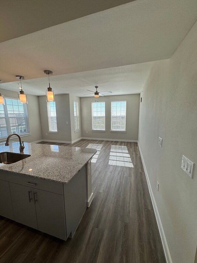 Building Photo - 5000 Overboard Cv