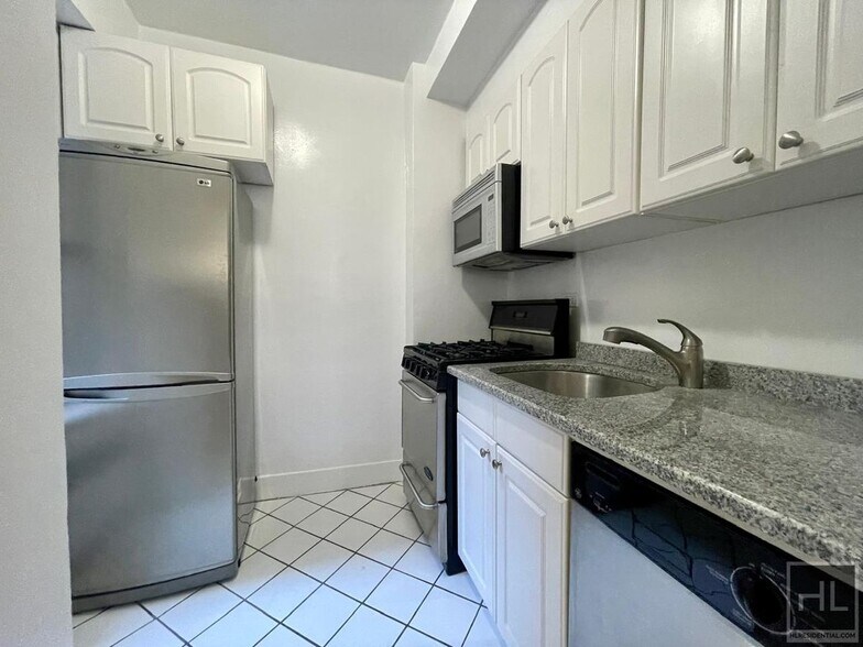 Building Photo - Christopher Street