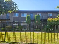 Building Photo - 2 Bed Condo by Tacoma General Hospital!