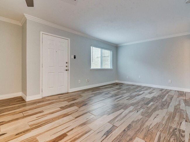 Building Photo - 2124 Burton Dr