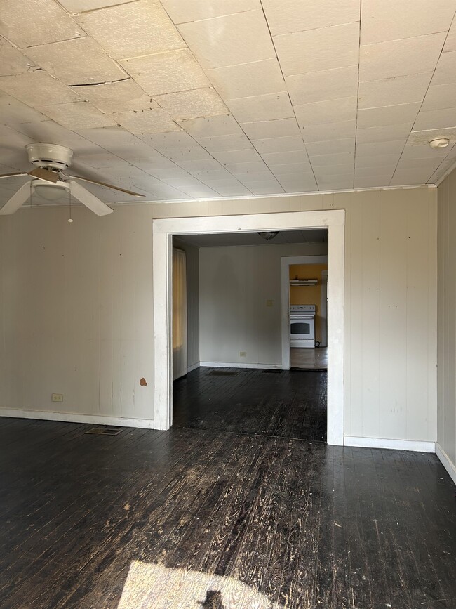 Building Photo - 604 Calcote Ave