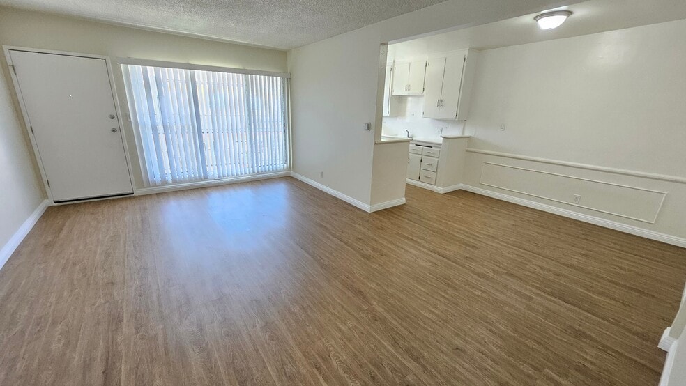 Building Photo - 3945 Stevely Ave