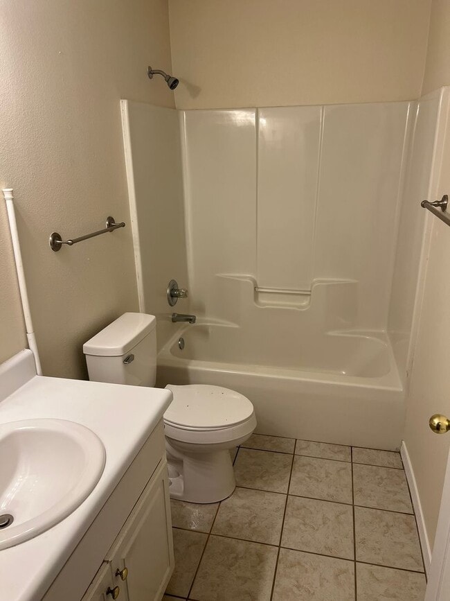 Building Photo - Located in the gated community of Parker's...
